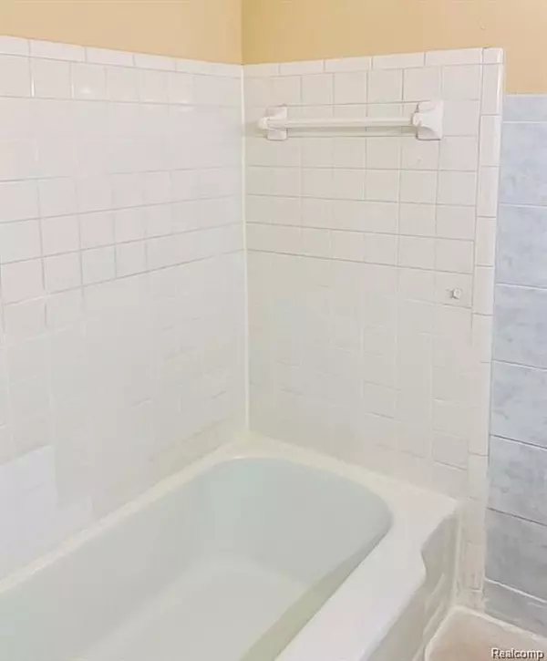 Detroit, MI 48228,11696 GLASTONBURY Avenue