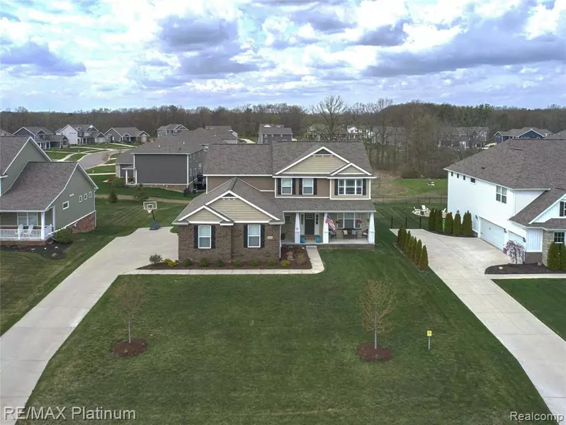 2237 WALNUT VIEW Drive, Howell, MI 48855