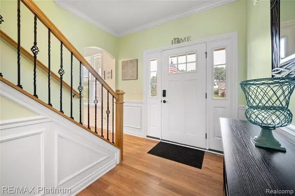 Howell, MI 48855,2237 WALNUT VIEW Drive