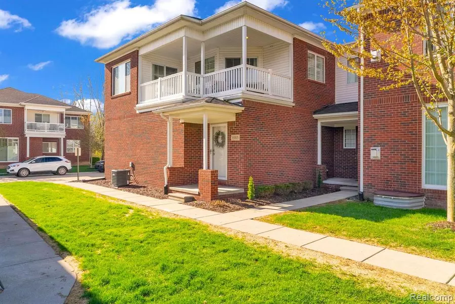 6985 BOULDER POINTE Drive, Washington, MI
