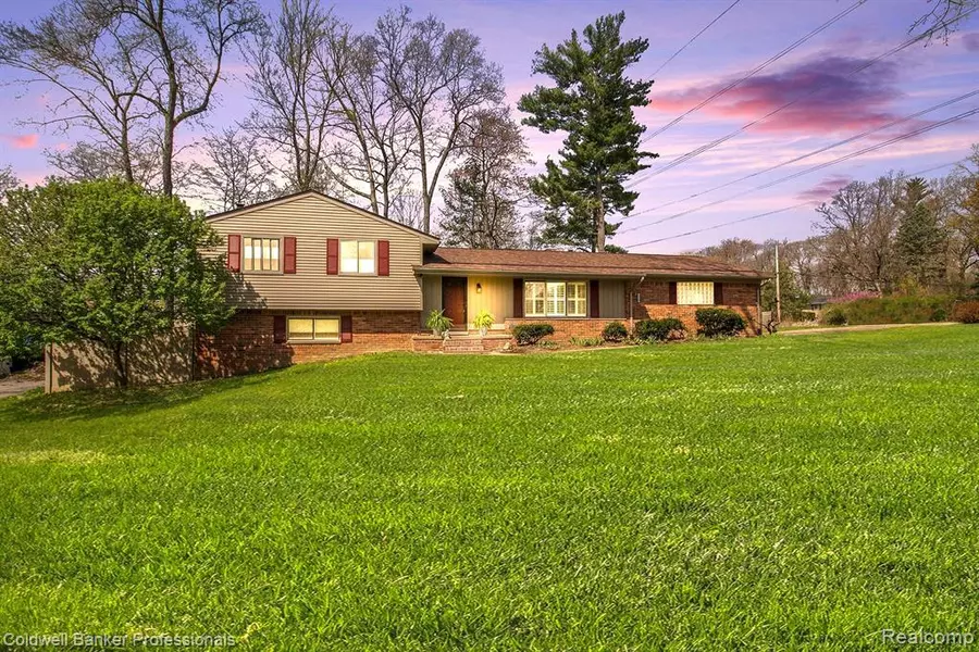 5775 KINGFISHER Lane, Clarkston, MI