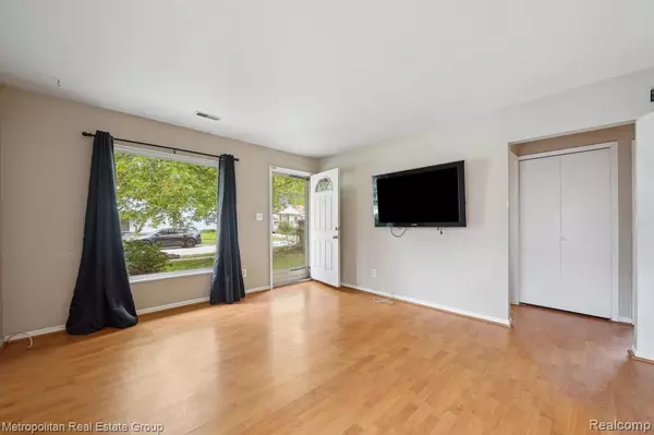 Madison Heights, MI 48071,26450 LORENZ Street