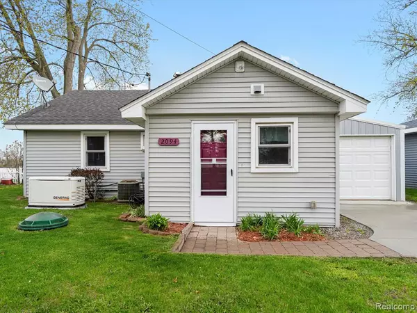 2094 KINGSTON Street, White Lake, MI