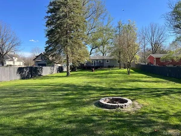 Lansing, MI 48906,1372 W VALLEY Road