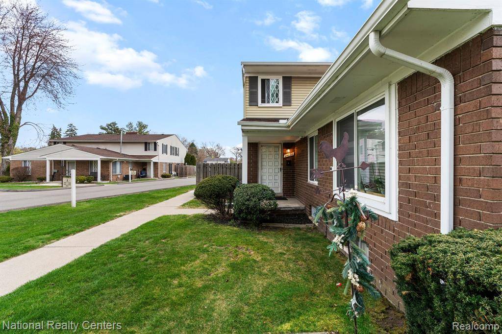 Clinton Twp, MI 48035,24022 QUAD PARK Lane