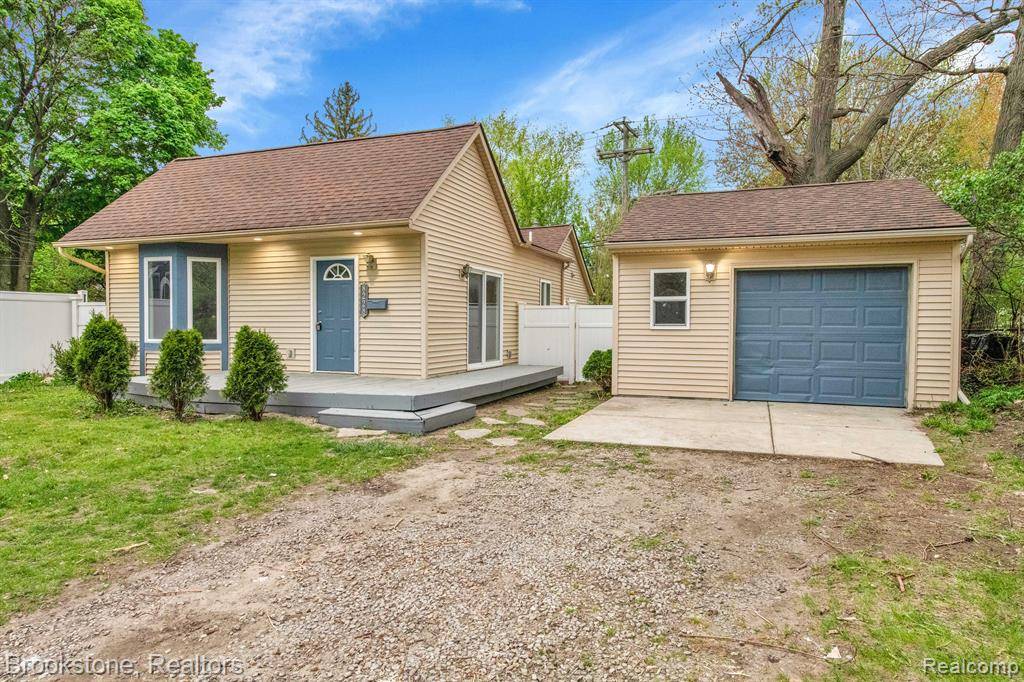 Oak Park, MI 48237,8228 OAK PARK Boulevard