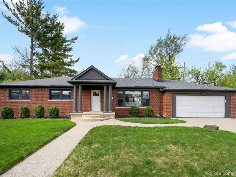 18120 LOCHERBIE Avenue, Beverly Hills, MI 48025