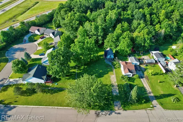 1226 HARDING Drive, Grand Blanc, MI 48507