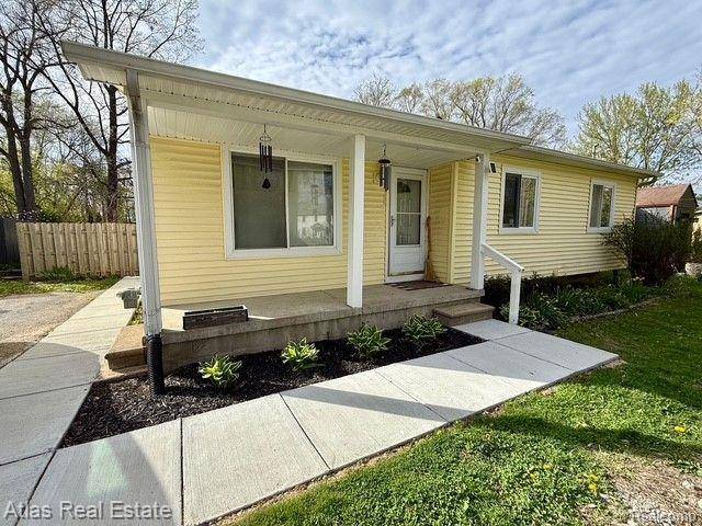 Fenton, MI 48430,1010 STATE Road