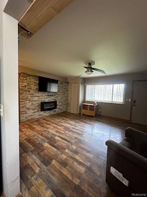 16046 HOLZ Drive, Southgate, MI 48195