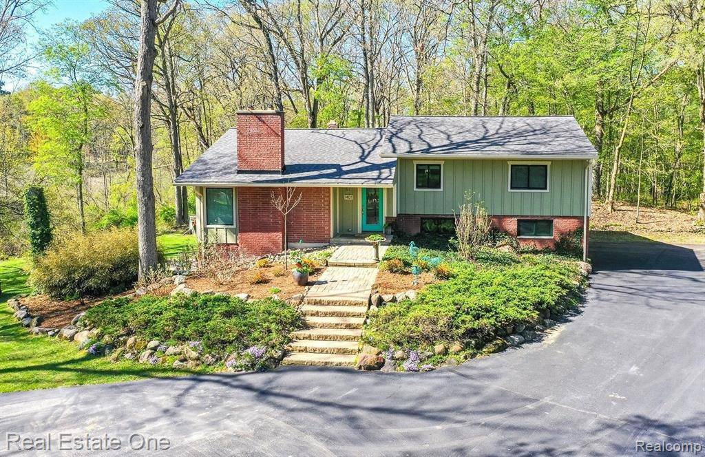 1401 W PREDMORE Road, Oakland, MI