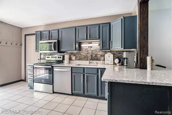 Howell, MI 48855,3687 STEINACKER Road