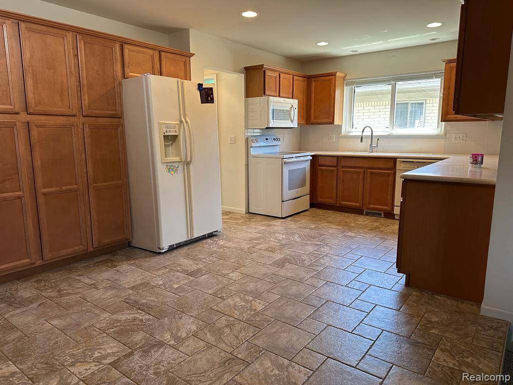 Sterling Heights, MI 48312,34111 BROOKSHIRE Drive