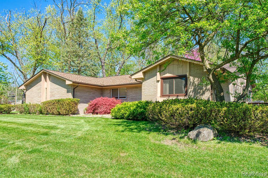 4899 WYE OAK Road, Bloomfield Hills, MI 48301