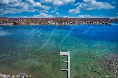 Commerce Twp, MI 48382,2440 GREENLAWN Avenue
