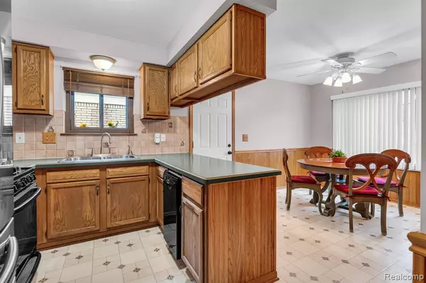Madison Heights, MI 48071,27827 LORENZ Street