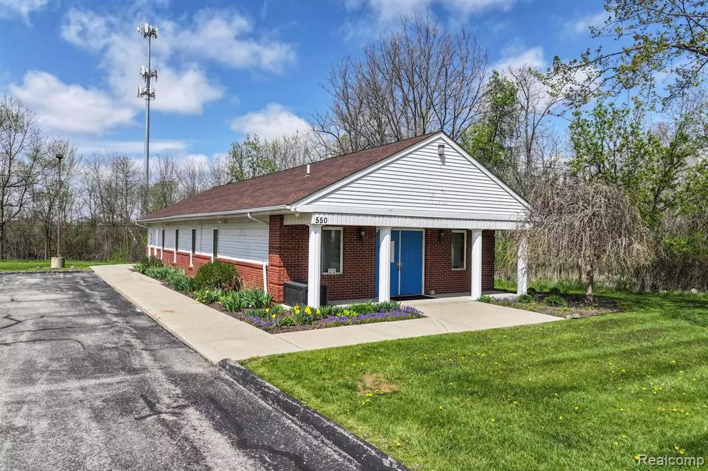 Lapeer, MI 48446,550 S Saginaw Street