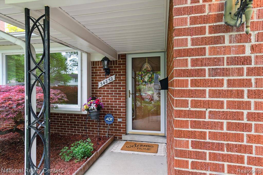 Livonia, MI 48154,34852 GROVE Drive