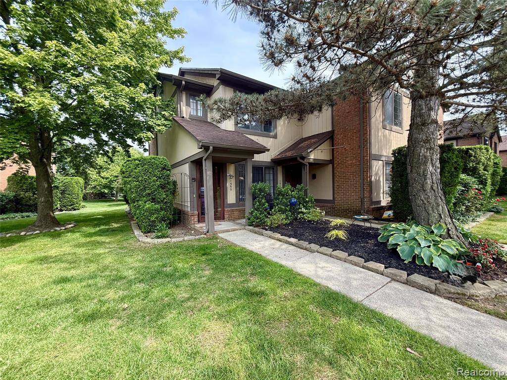 Rochester Hills, MI 48307,1550 MEADOW SIDE Drive