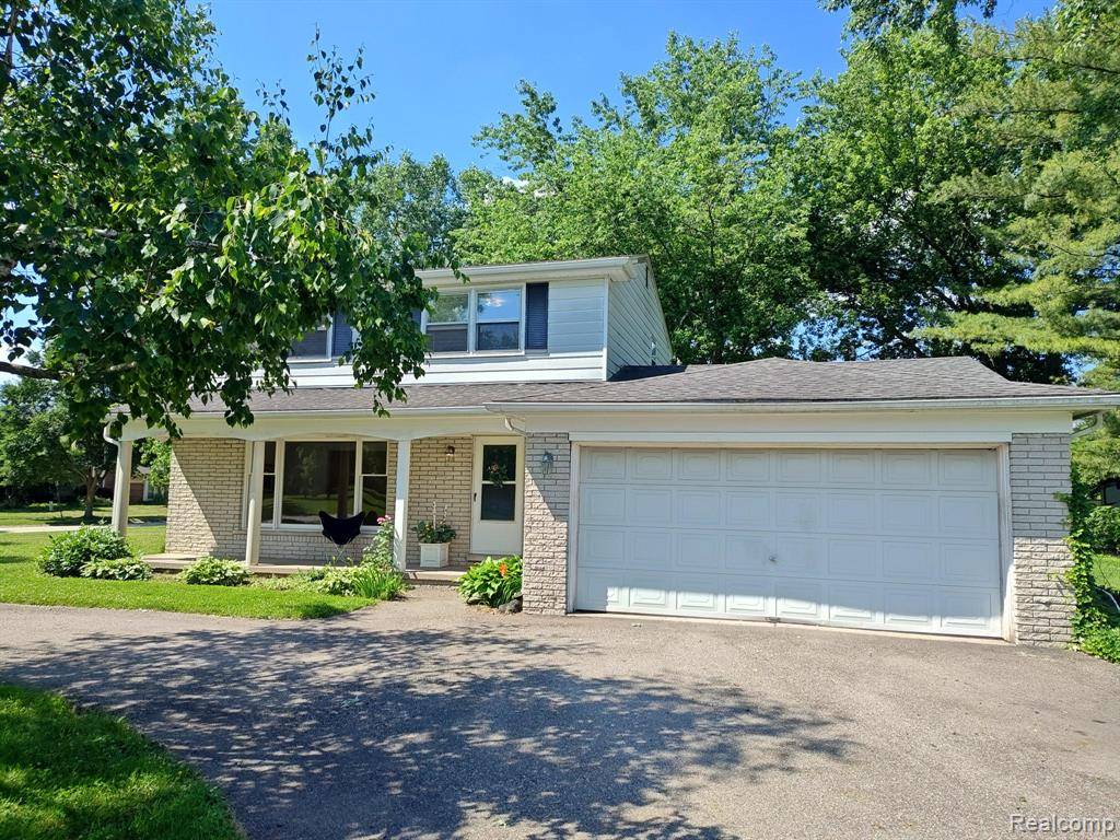 3385 MUERKNOLL Drive, Troy, MI 48084