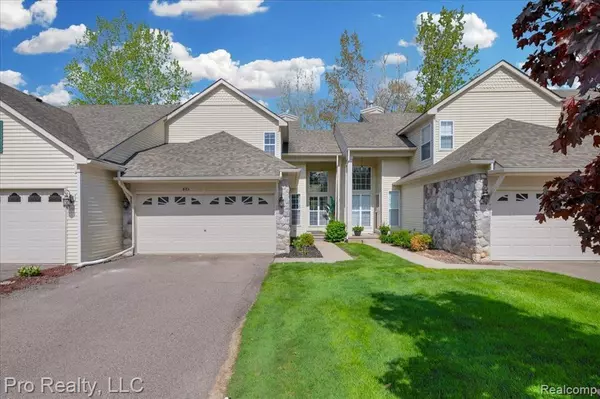 863 CALPERNIA, Wixom, MI 48393