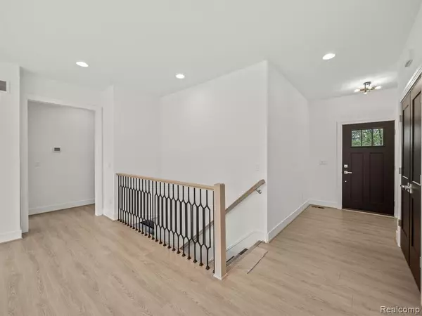 Auburn Hills, MI 48326,2042 Oaknoll Street