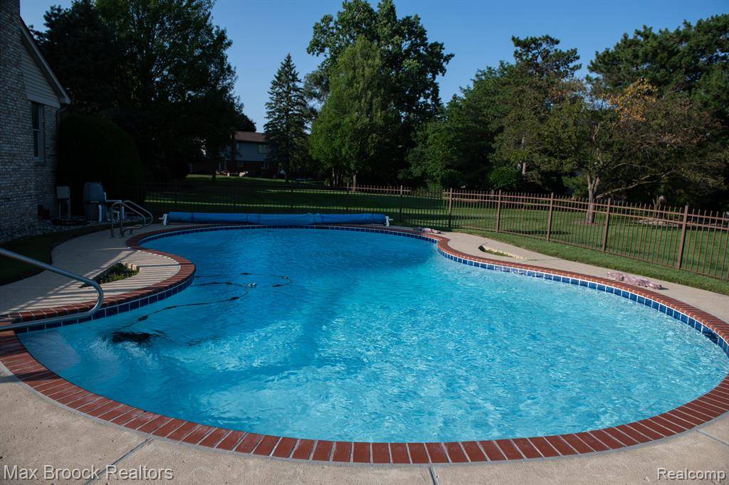 Troy, MI 48098,5242 CARDINAL Drive