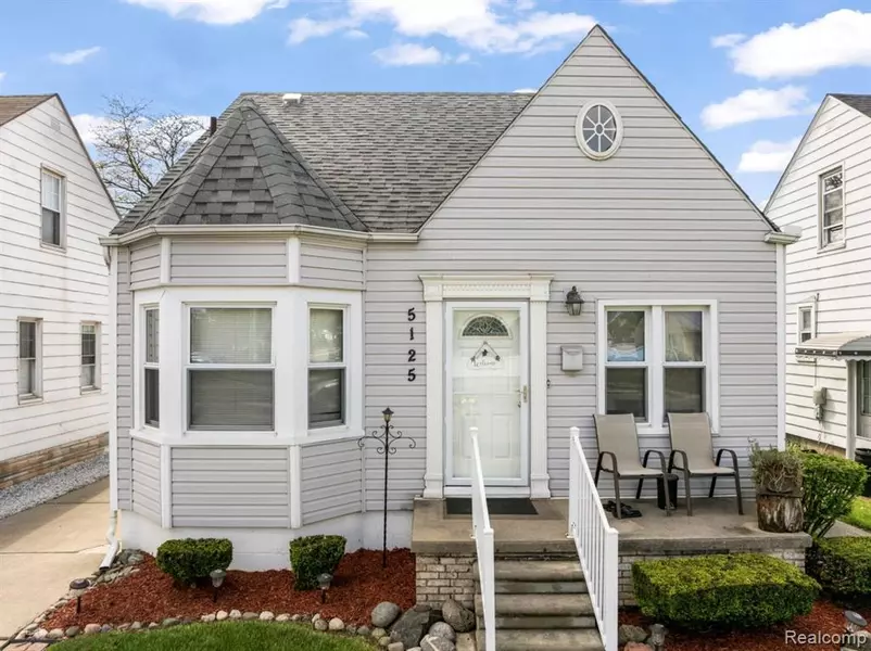 5125 CURTIS Street, Dearborn, MI 48126