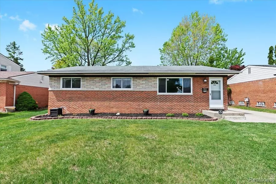 36600 HIVELEY Street, Westland, MI 48186