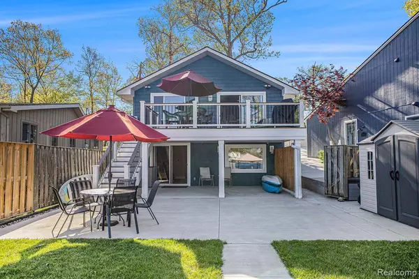 16232 COVE Drive, Linden, MI 48451
