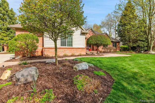 Auburn Hills, MI 48326,3226 OXFORD W