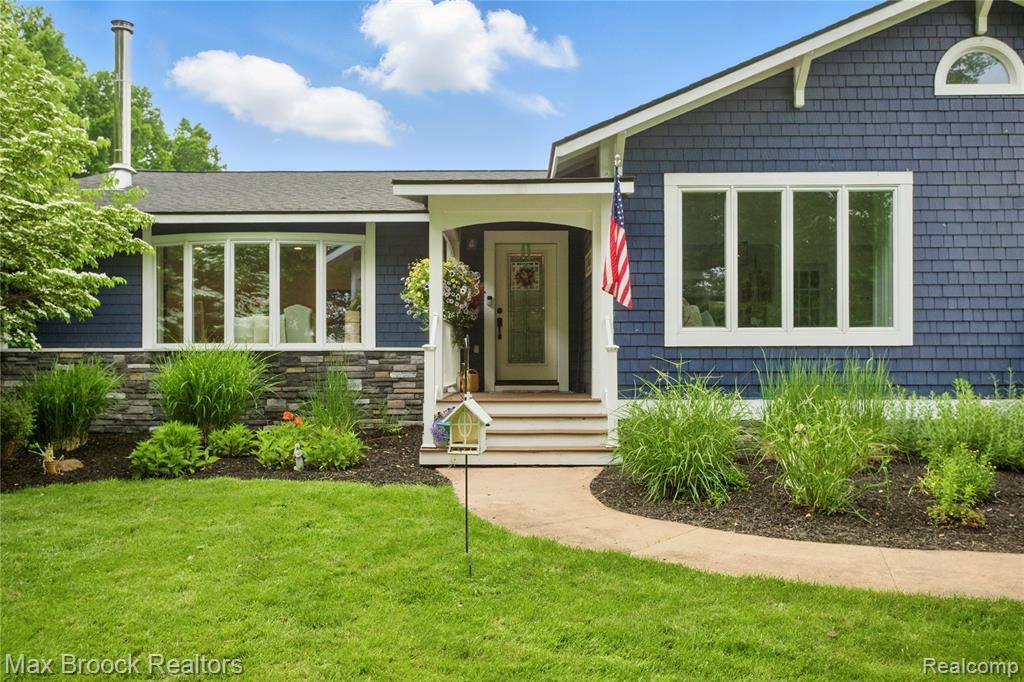 Pinckney, MI 48169,187 DARWIN Road