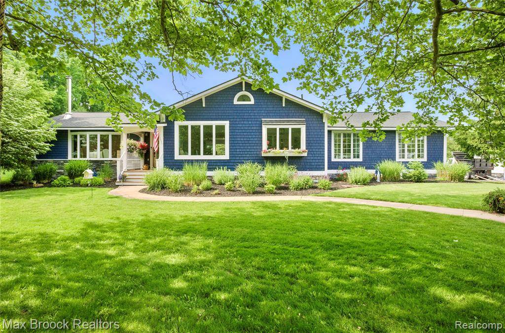 Pinckney, MI 48169,187 DARWIN Road