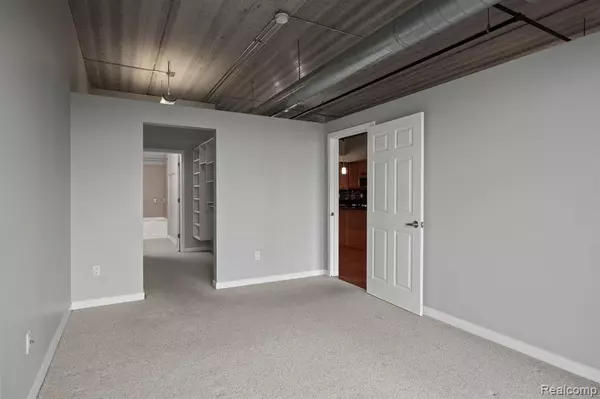 Royal Oak, MI 48067,101 CURRY Avenue