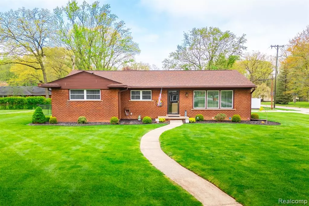 Grosse Ile, MI 48138,7912 COVENTRY Avenue