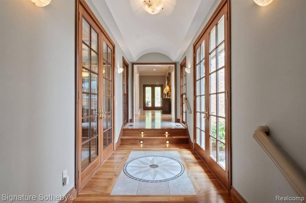 Ann Arbor, MI 48105,230 CORRIE Road