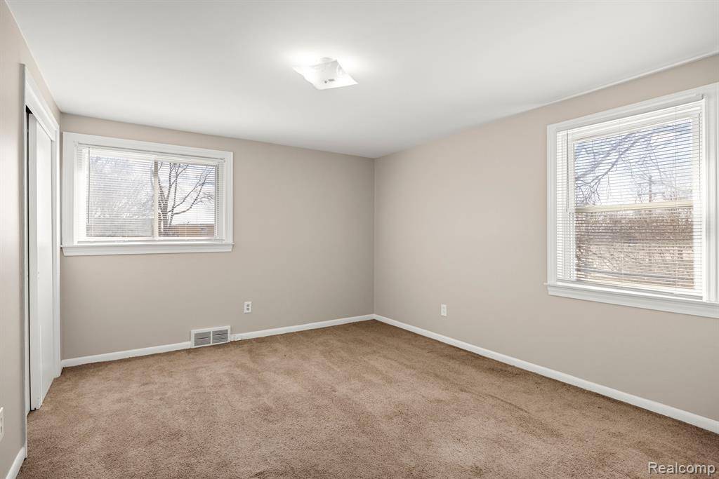 Oak Park, MI 48237,21815 -21811 COOLIDGE