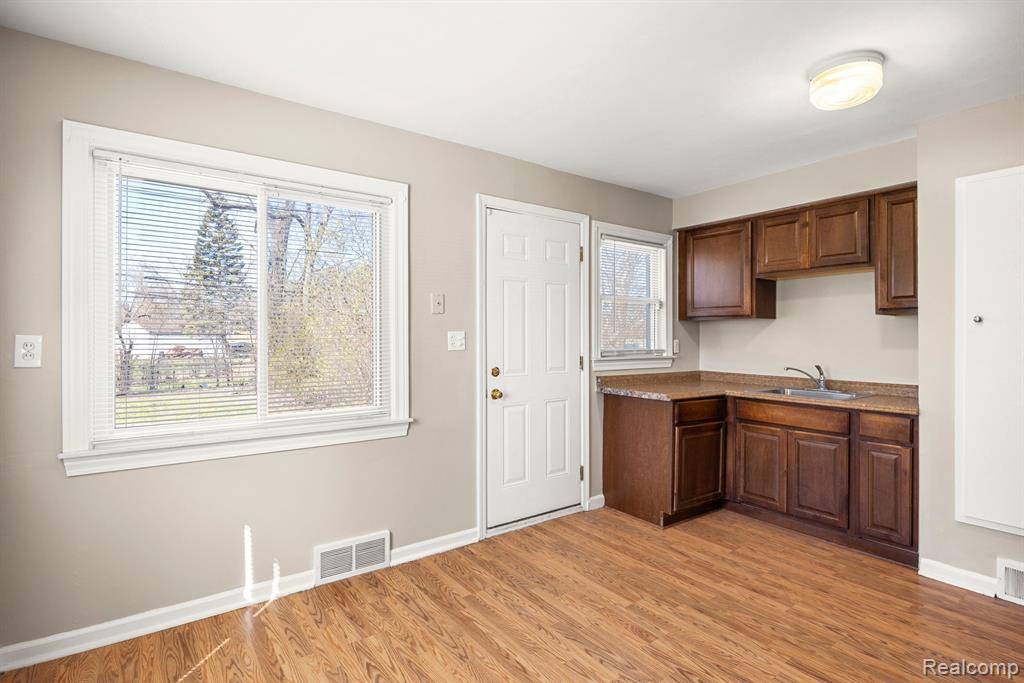 Oak Park, MI 48237,21815 -21811 COOLIDGE