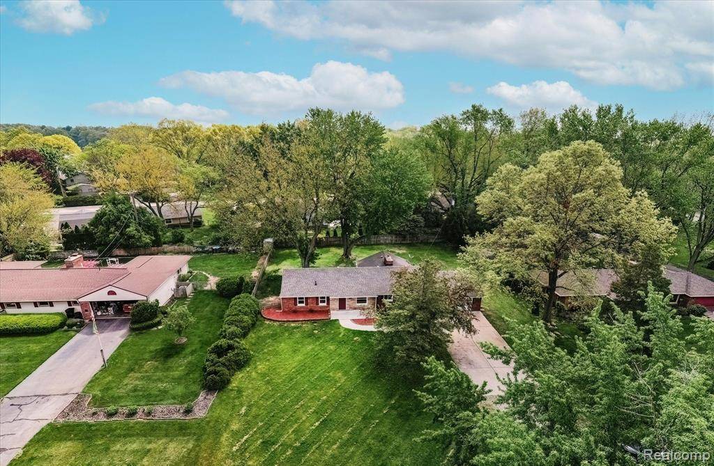 West Bloomfield, MI 48324,2365 MIDDLEBELT Road