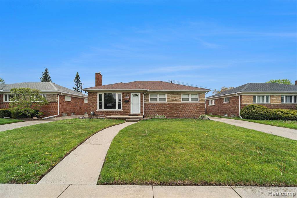 8373 MCKINLEY, Center Line, MI 48015