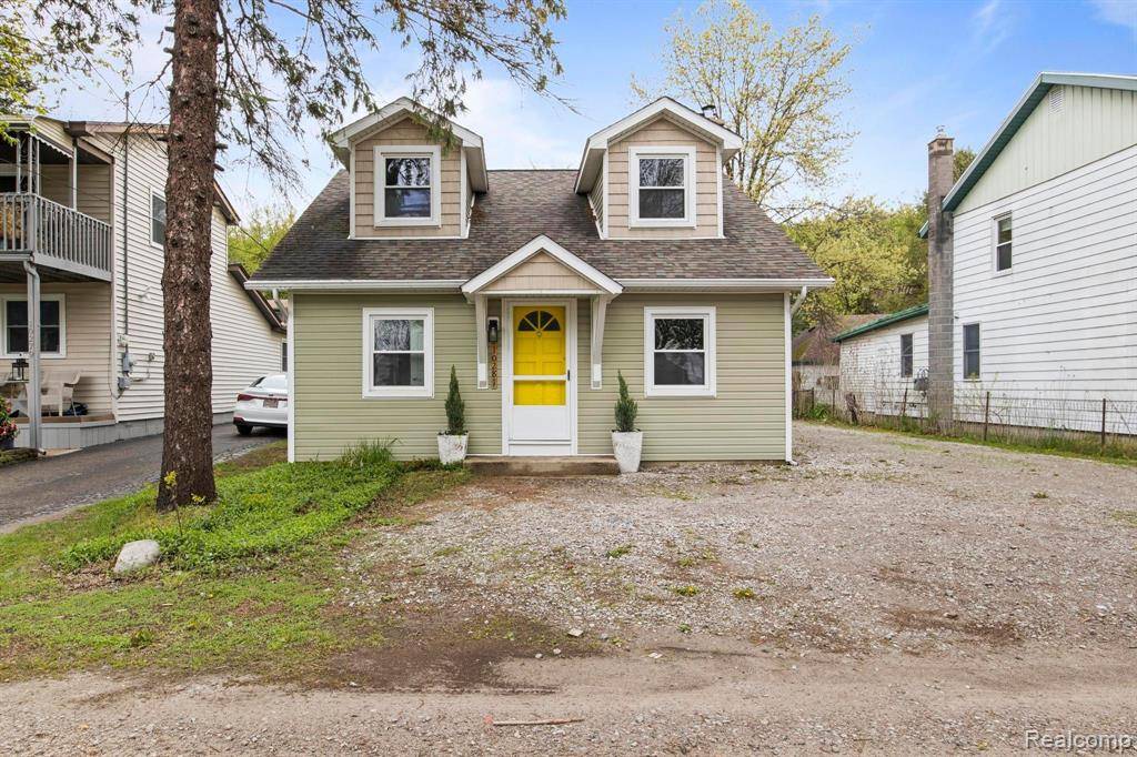 Whitmore Lake, MI 48189,10281 GROVE Drive
