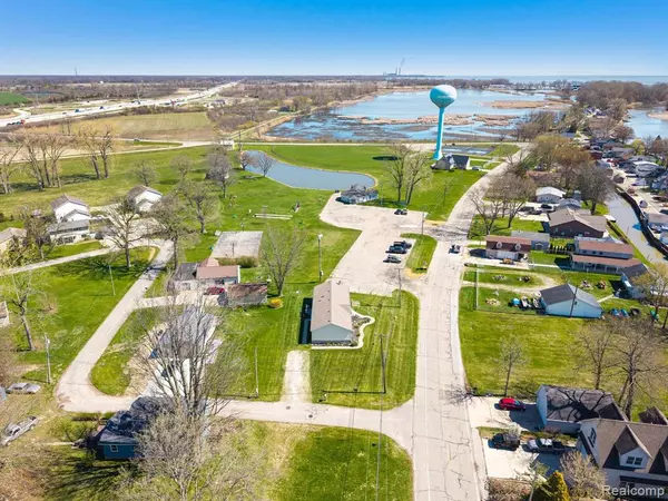 Luna Pier, MI 48157,11305 HAROLD Drive