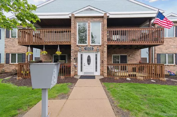 1505 HARBOUR Court, Trenton, MI 48183