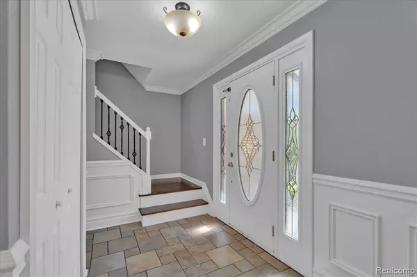 Shelby Twp, MI 48316,6347 THORNEYCROFT Drive