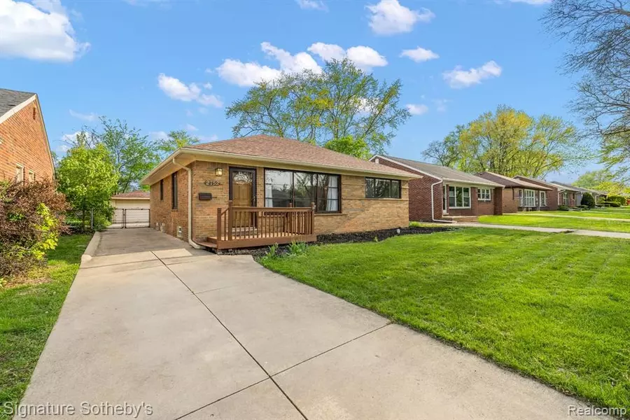 2752 DERBY Road, Birmingham, MI 48009