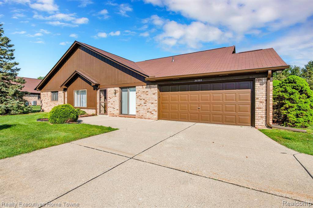 20382 PINE MEADOW Drive, Clinton Twp, MI 48036