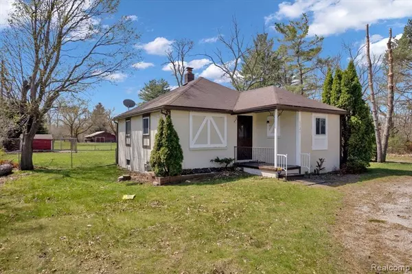 3127 KEEWAHDIN Road, Fort Gratiot, MI 48059