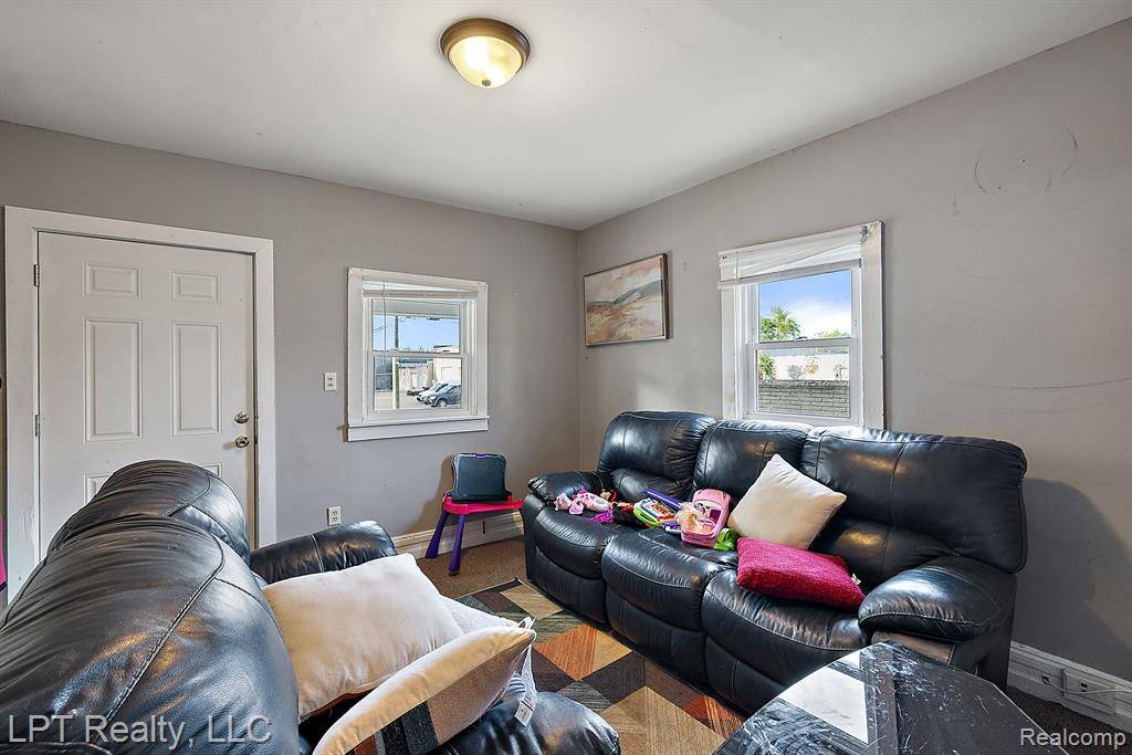 Madison Heights, MI 48071,31 W BARRETT Avenue