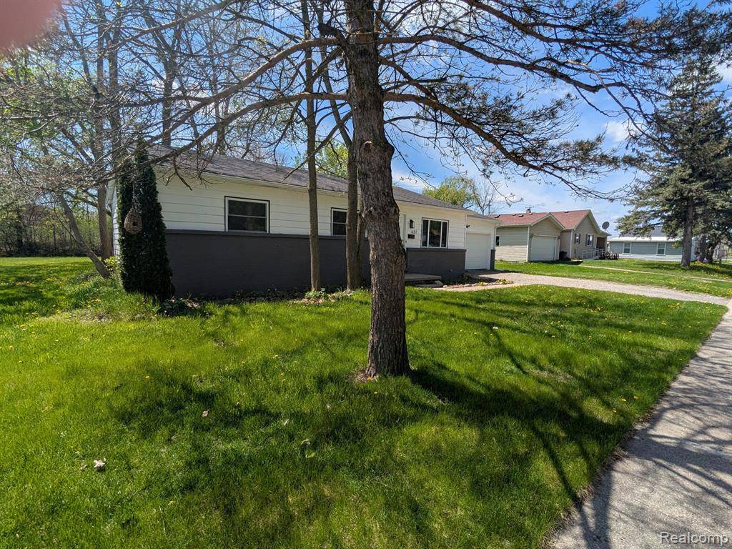 Lapeer, MI 48446,631 S ELM Street