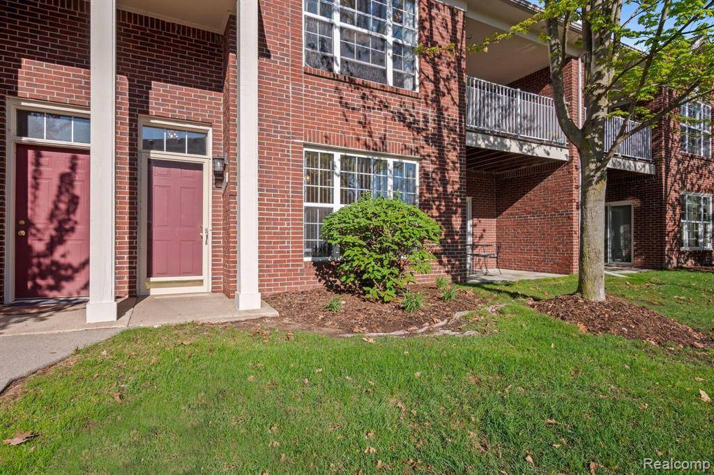 Rochester, MI 48307,1708 DEEPWOOD Circle